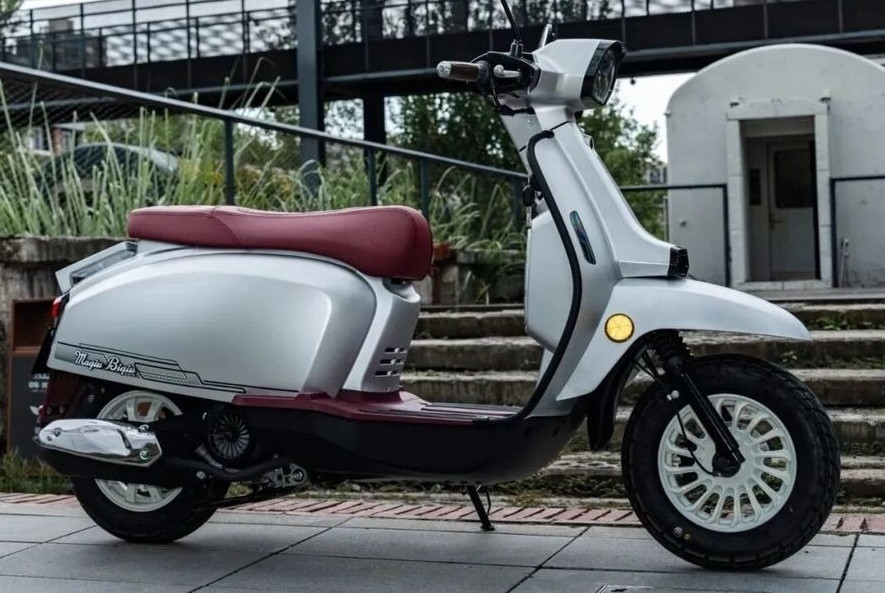 ‘Siêu xe ga’ 125cc với thiết kế cổ điển: Trang bị phanh ABS, ‘xăng ăn như ngửi’, ‘giá rẻ như cho’ ngang với Honda Wave Alpha ‘Siêu xe ga’ 125cc với thiết kế cổ điển: Trang bị phanh ABS, ‘xăng ăn như ngửi’, ‘giá rẻ như cho’ ngang với Honda Wave Alpha