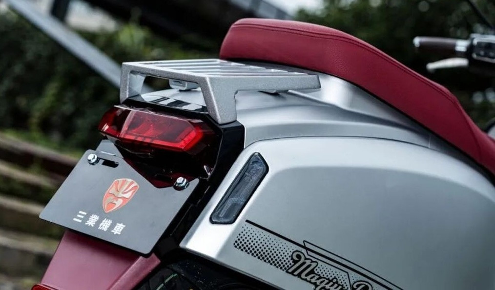 ‘Siêu xe ga’ 125cc với thiết kế cổ điển: Trang bị phanh ABS, ‘xăng ăn như ngửi’, ‘giá rẻ như cho’ ngang với Honda Wave Alpha ‘Siêu xe ga’ 125cc với thiết kế cổ điển: Trang bị phanh ABS, ‘xăng ăn như ngửi’, ‘giá rẻ như cho’ ngang với Honda Wave Alpha