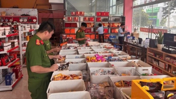 Một cửa hàng tạp hóa ở Hưng yên bày bán hơn 700 túi thực phẩm không rõ nguồn gốc