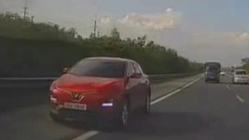 Phóng nhanh, lấn làn khẩn cấp, tạt đầu ô tô: Tài xế Ninh Bình bị 'sờ gáy' sau phản ánh nóng của người dân