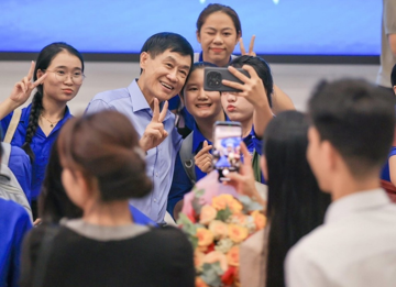 Tỷ phú U80 Johnathan Hạnh Nguyễn trao món quà đặc biệt cho ‘quê hương’