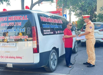 Xử phạt tài xế xe cứu thương sinh năm 1980