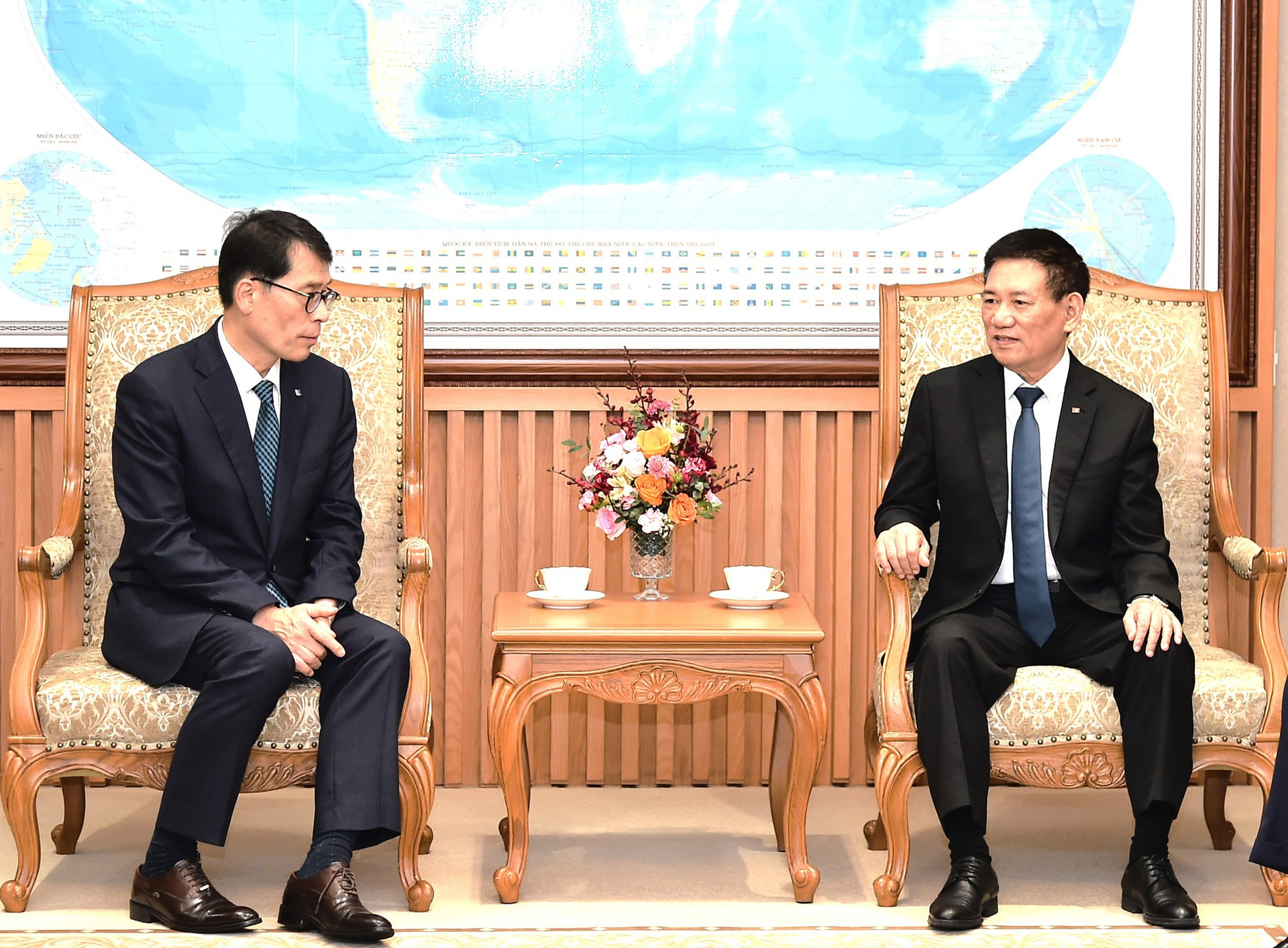 Phó Thủ tướng Hồ Đức Phớc tiếp Chủ tịch kiêm Tổng Giám đốc điều hành Ngân hàng Công nghiệp Hàn Quốc (IBK)- Ảnh 2.