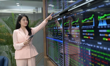 Chứng khoán và ngân hàng hồi phục giúp VN-Index lấy lại sắc xanh