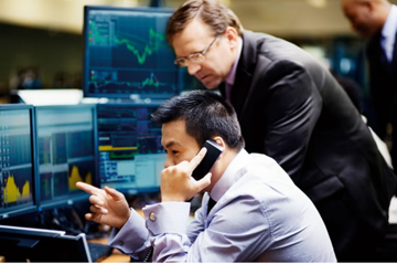 Giảm mạnh bán ròng, khối ngoại dồn tiền gom cổ phiếu tài chính