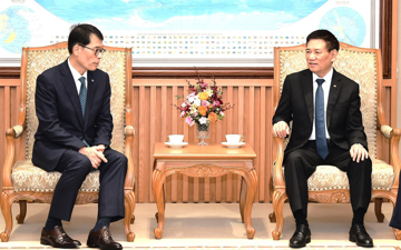 Phó Thủ tướng Hồ Đức Phớc tiếp Chủ tịch kiêm Tổng Giám đốc điều hành Ngân hàng Công nghiệp Hàn Quốc (IBK)