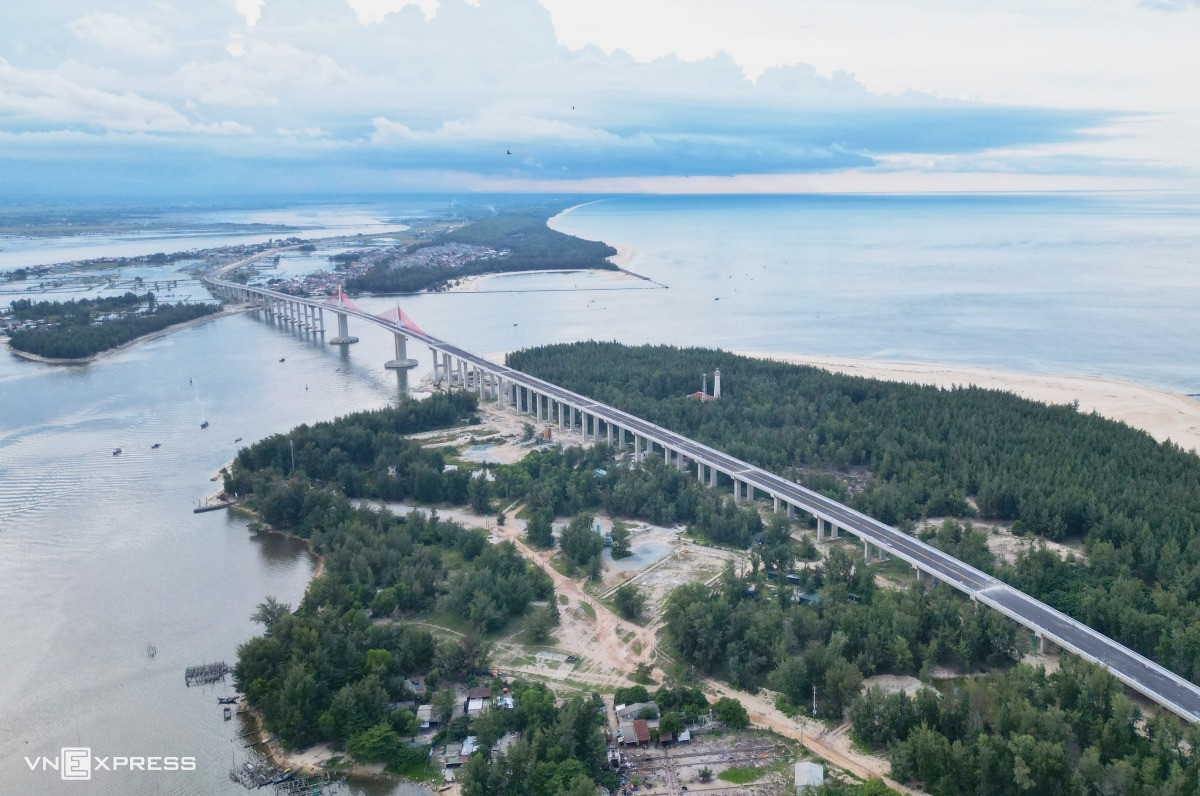 Cầu vượt cửa biển nghìn tỷ dài nhất miền Trung nối nhịp 2 làng phấn đấu thông xe trong năm 2025- Ảnh 2.