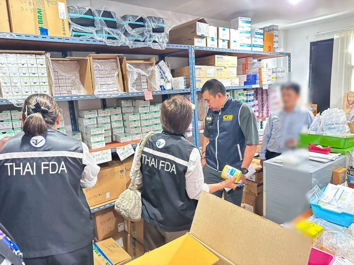 Một trung tá chỉ huy cuộc đột kích, triệt phá đường dây buôn bán silicon giả cho cơ sở thẩm mỹ viện, tịch thu 15.000 sản phẩm trị giá hơn 6 tỷ đồng