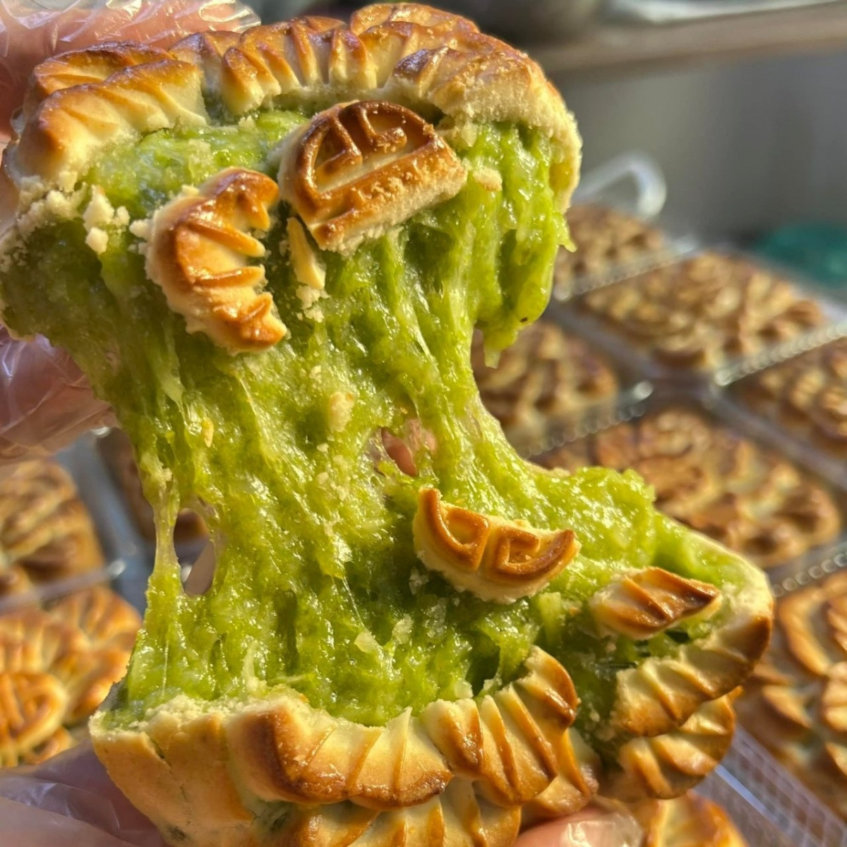 Ngoài 'bánh dẻo thị phi', đây là những mẫu bánh 'hot face' mùa Trung thu 2025 Ngoài 'bánh dẻo thị phi', đây là những mẫu bánh 'hot face' mùa Trung thu 2025