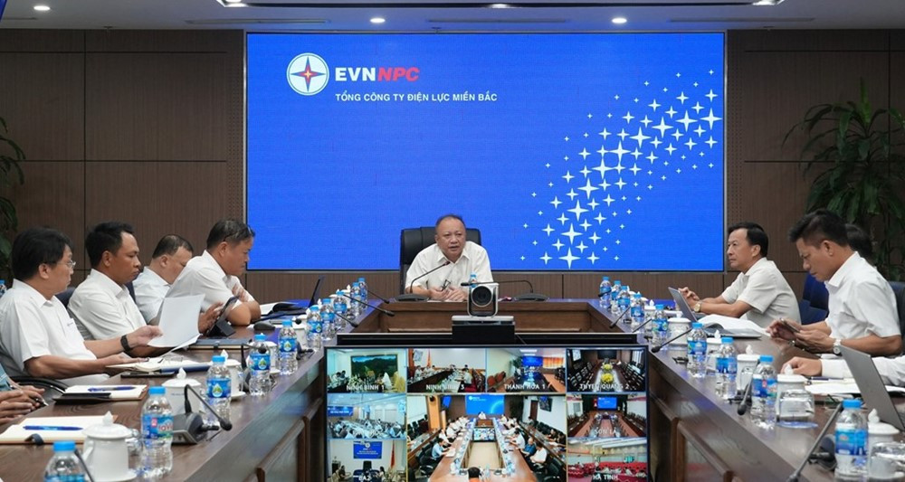 Điện lực miền Bắc tổ chức họp khẩn ứng phó bão số 9 - ảnh 1