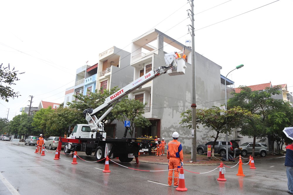 Điện lực miền Bắc tổ chức họp khẩn ứng phó bão số 9 - ảnh 2