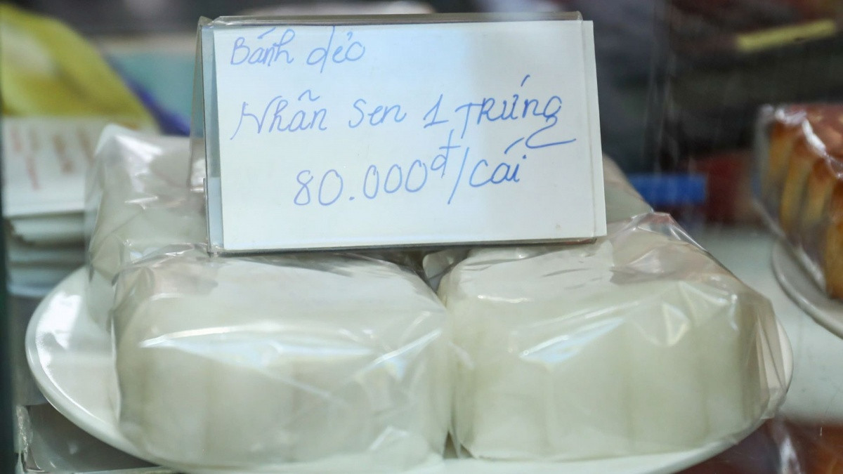 Không phải 'phố vàng', đây mới là nơi 'nóng' nhất những ngày này khi hàng trăm người kéo đến xếp hàng