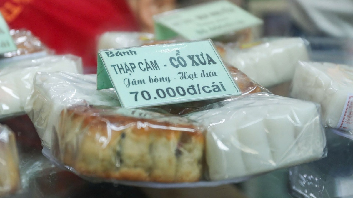 Không phải 'phố vàng', đây mới là nơi 'nóng' nhất những ngày này khi hàng trăm người kéo đến xếp hàng