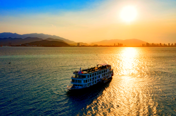 Chính thức từ 25/9, du khách phải trả phí tham quan vịnh biển đẹp nhất thế giới của Việt Nam