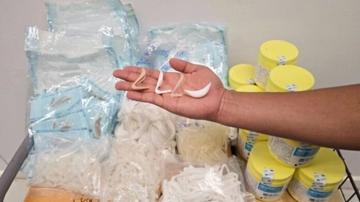 Một trung tá chỉ huy cuộc đột kích, triệt phá đường dây buôn bán silicon giả cho cơ sở thẩm mỹ viện, tịch thu 15.000 sản phẩm trị giá hơn 6 tỷ đồng