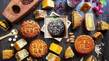 Ngoài 'bánh dẻo thị phi', đây là những mẫu bánh 'hot face' mùa Trung thu 2025