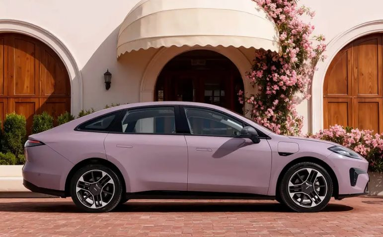 ‘Toyota Camry’ phiên bản Trung Quốc ra mắt bản nâng cấp tại quê nhà: Giá khởi điểm hơn 300 triệu đồng, phạm vi hoạt động 650 km