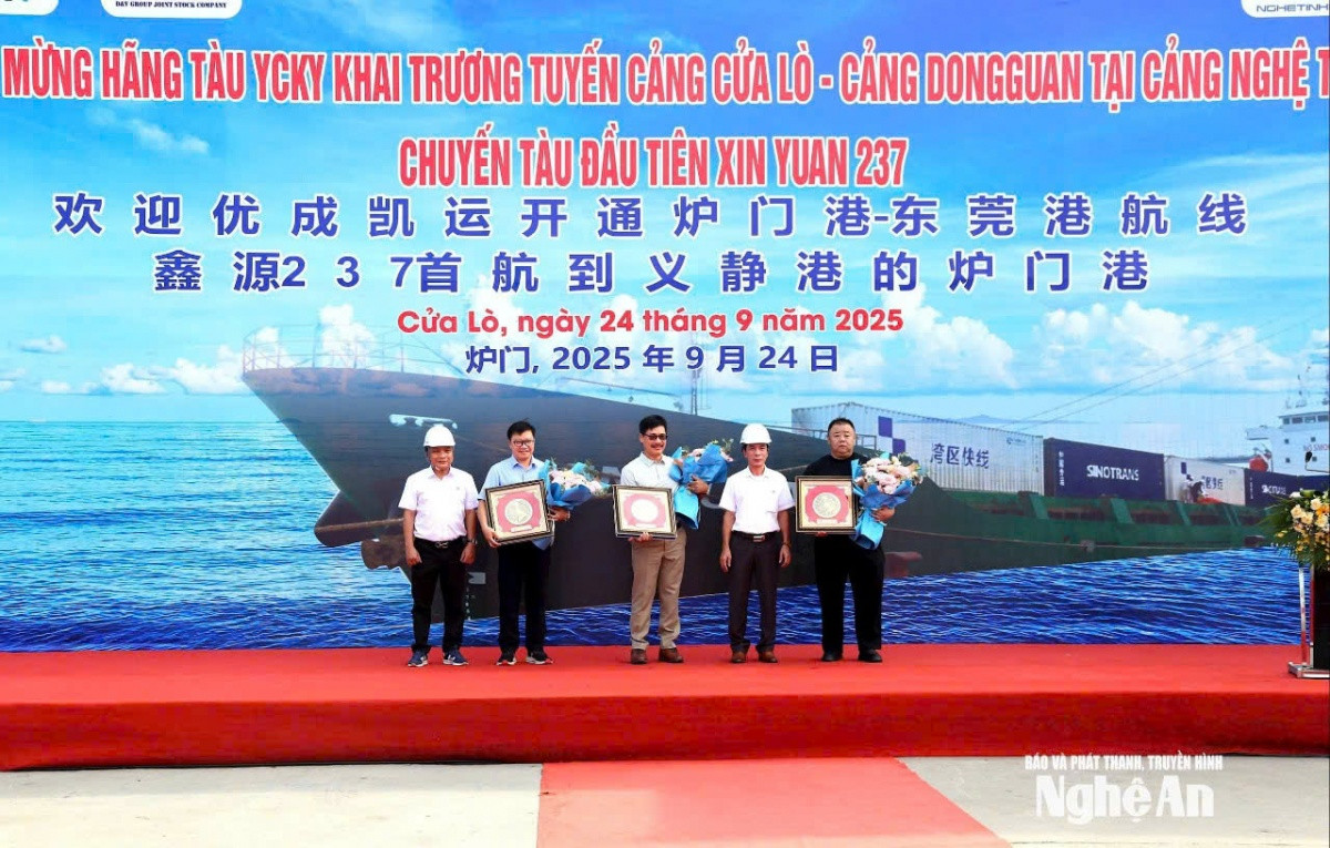 Doanh nghiệp cảng 70 năm tuổi tại Nghệ An hợp tác hãng tàu YCKY mở tuyến vận tải container trực tiếp sang Trung Quốc