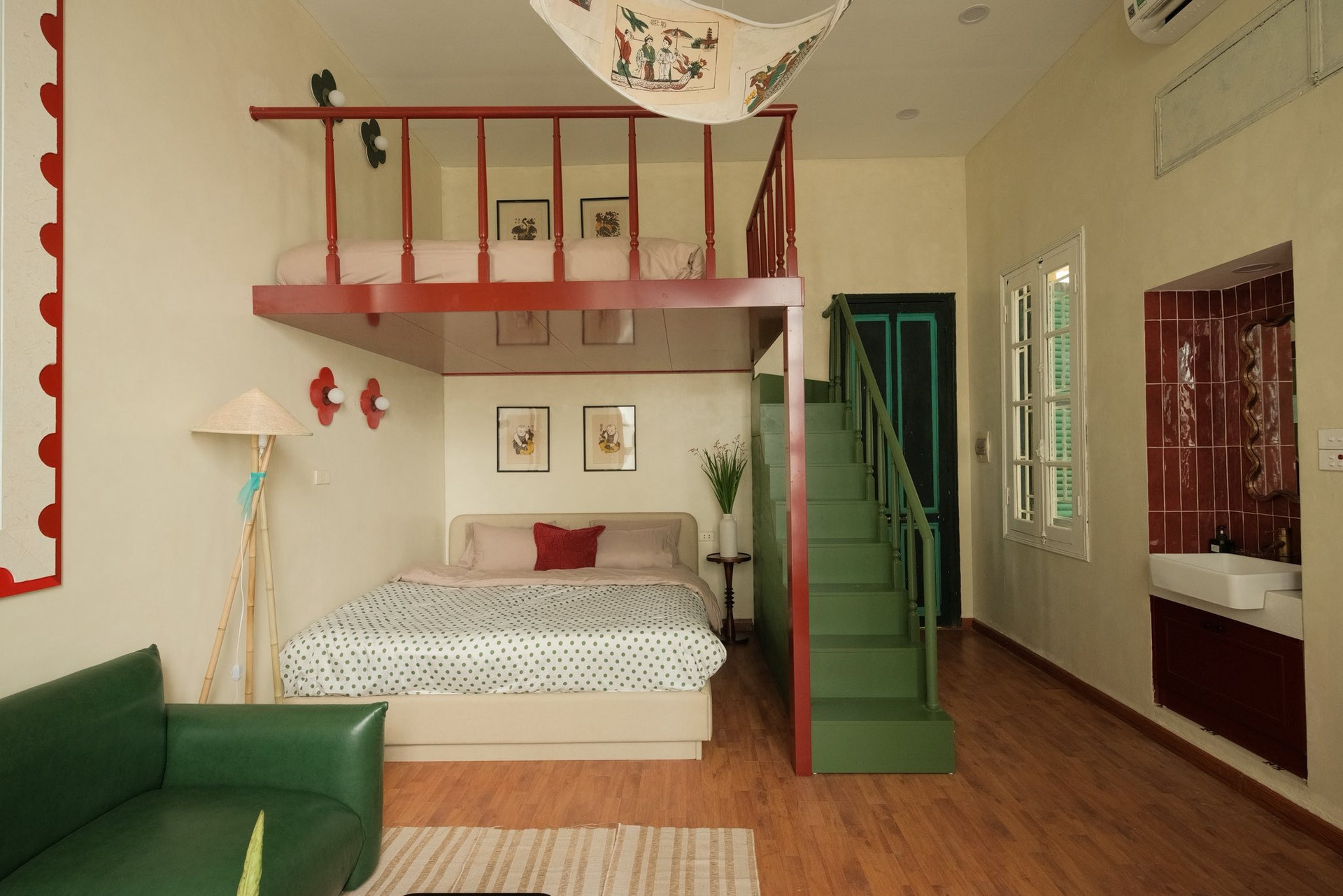 Căn hộ Pháp cổ hóa thành homestay đậm chất dân gian có ‘1-0-2’ giữa lòng Thủ đô- Ảnh 2.