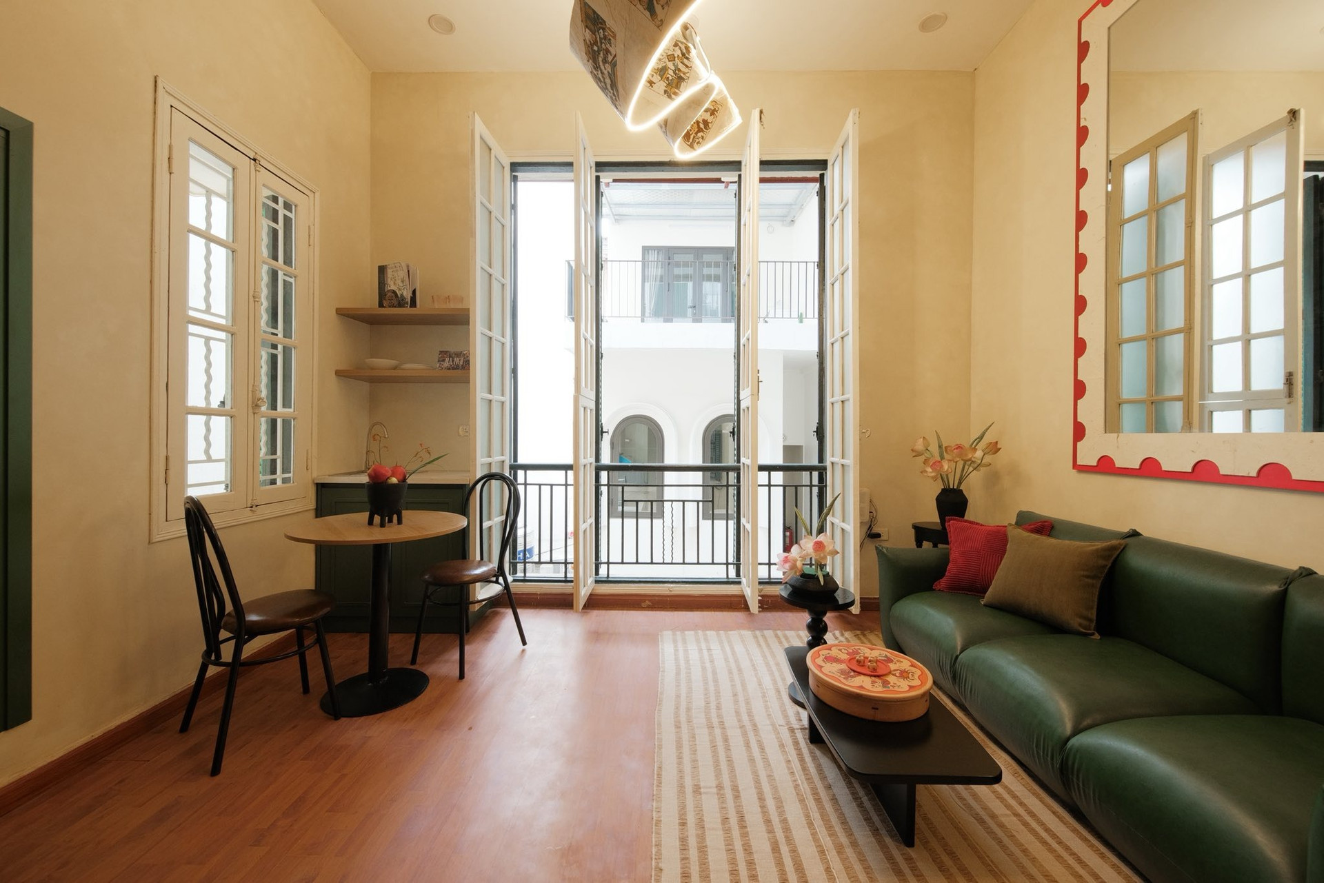 Căn hộ Pháp cổ hóa thành homestay đậm chất dân gian có ‘1-0-2’ giữa lòng Thủ đô- Ảnh 7.
