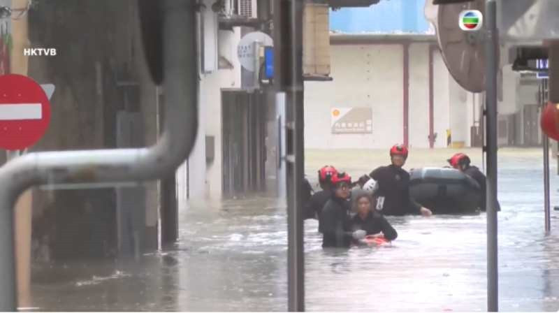 Video siêu bão Ragasa tàn phá khiến nhà cửa, khách sạn tan hoang, gần 2 triệu người sơ tán gấp - ảnh 1