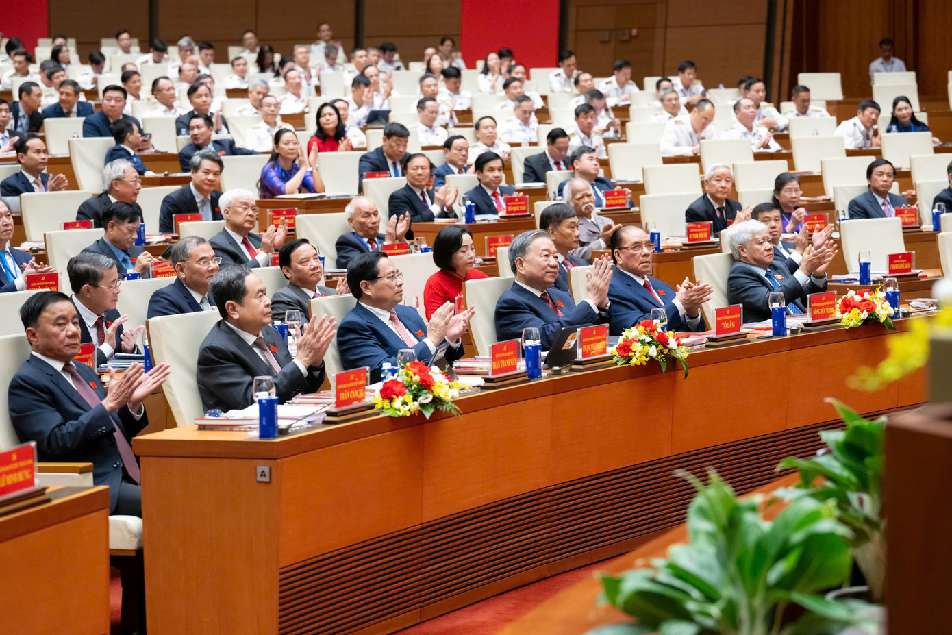 Lãnh đạo Đảng, Nhà nước cùng các đại biểu tham dự Đại hội. Ảnh: Như Ý 259qh66.jpg