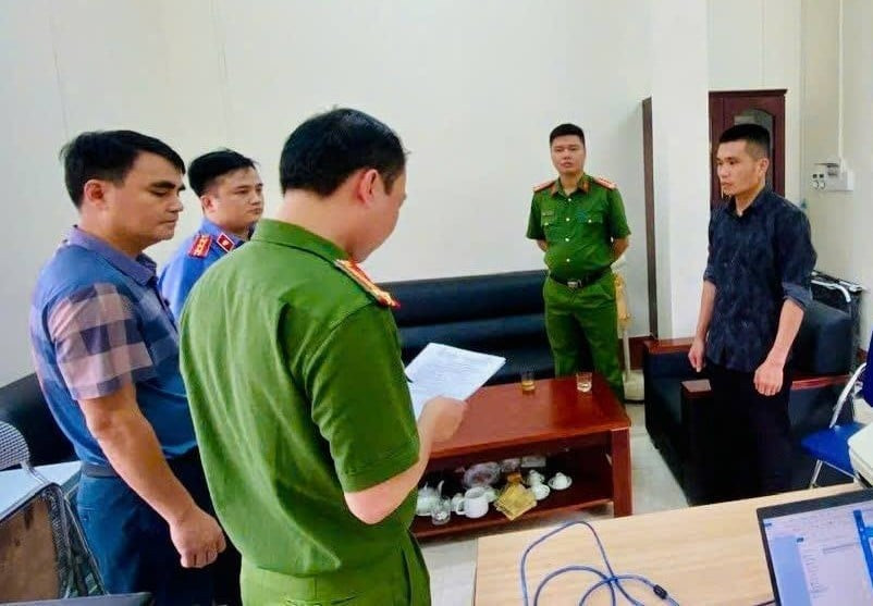 Khởi tố công chức xã sinh năm 1991 - ảnh 2