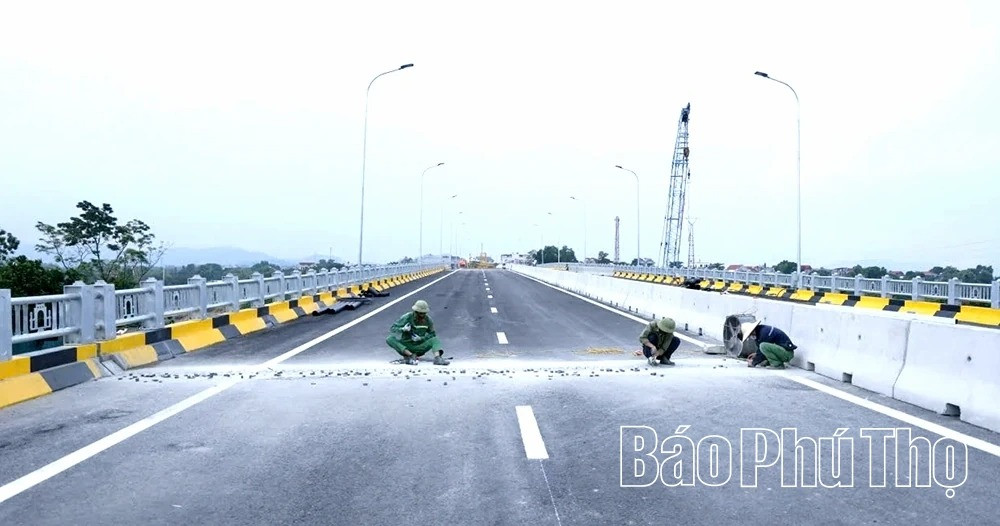 Cầu Phong Châu mới sắp khánh thành: Thi công vượt tiến độ, tiết kiệm 300 tỷ, rút ngắn thời gian di chuyển cho người dân- Ảnh 1.