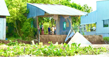 Bờ sông Tiền qua Đồng Tháp liên tiếp sạt lở, cuốn trôi 12 căn nhà