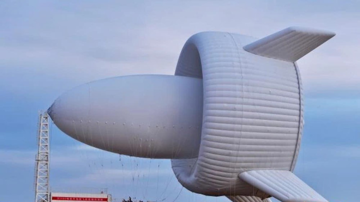 Láng giềng Việt Nam thử nghiệm tuabin gió bay lớn nhất thế giới: Dài 60m, tạo điện sạch ngay giữa sa mạc, hải đảo