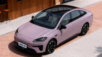 ‘Toyota Camry’ phiên bản Trung Quốc ra mắt bản nâng cấp tại quê nhà: Giá khởi điểm hơn 300 triệu đồng, phạm vi hoạt động 650 km