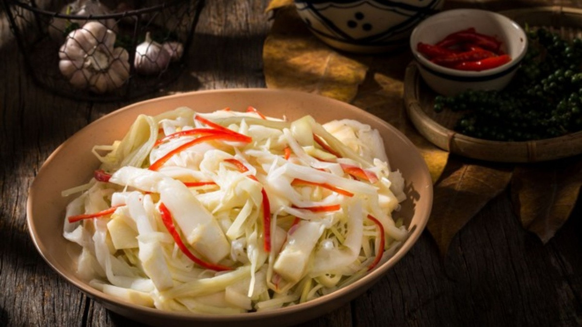 Từ loài cỏ dại, người dân miền Tây đã tạo nên món đặc sản dân dã khiến ai cũng muốn mua về làm quà