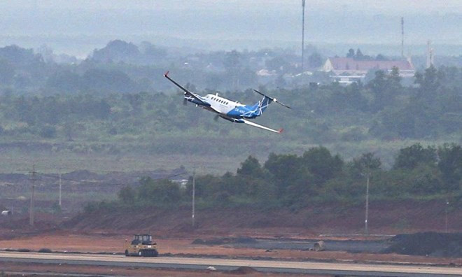 Lần đầu tiên, đường băng tại cảng hàng không lớn nhất Việt Nam đón máy bay - ảnh 3