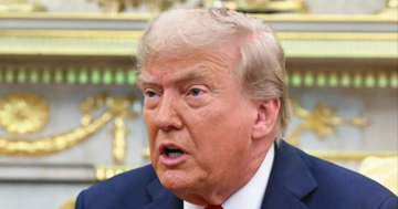 Giá vàng lao dốc, USD tăng cao do quyết định áp thuế trừng phạt của ông Trump