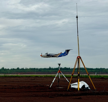Lần đầu tiên, đường băng tại cảng hàng không lớn nhất Việt Nam đón máy bay