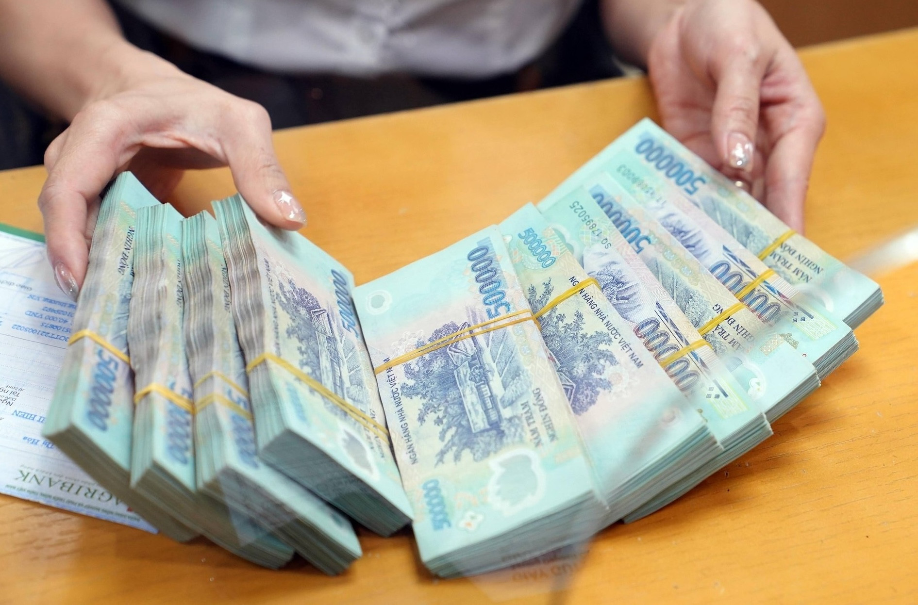 Cập nhật mới nhất mức tiền thưởng Huy hiệu 40 năm tuổi Đảng năm 2025, sẽ nhận được bao nhiêu tiền?- Ảnh 1.