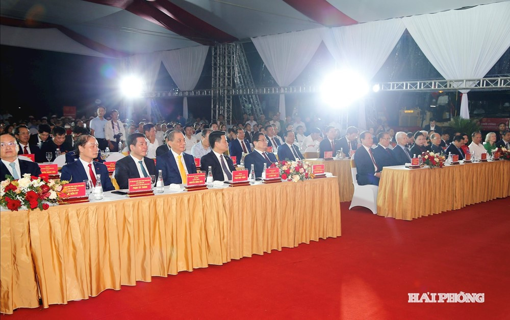 Thủ tướng chứng kiến Vingroup khởi công dự án 178.000 tỷ đồng, là ‘phát súng mở đầu’ mảng năng lượng của tỷ phú Phạm Nhật Vượng - ảnh 2