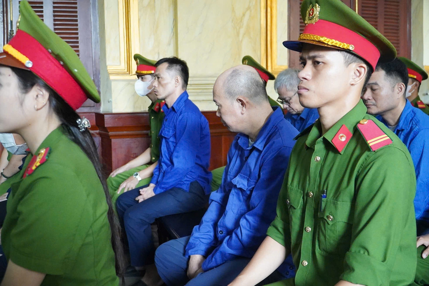 Các bị cáo tại phiên tòa. 272.jpg