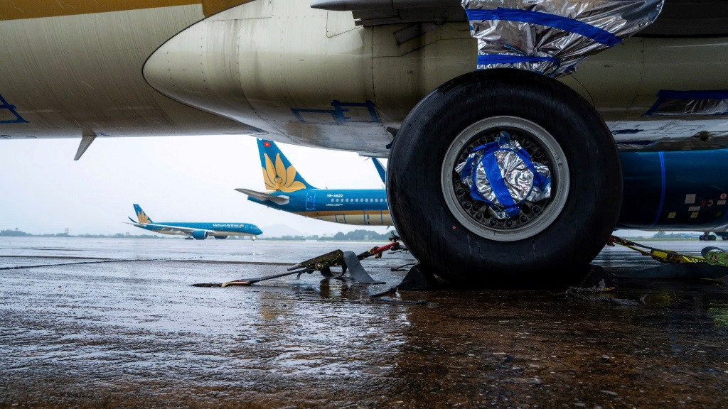 Tăng cường kiểm tra đường bay mùa mưa bão.jpg