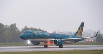 Đóng cửa 4 sân bay ứng phó bão Bualoi