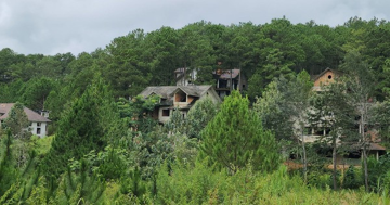 Khu du lịch quốc gia đầu tiên của Việt Nam: Hạ tầng nhếch nhác, dự án ‘đắp chiếu’