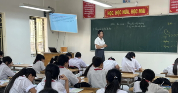 Miễn học phí, phụ huynh vẫn 'còng lưng' vì nhiều khoản thu