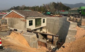 Nhà ông D. không chịu di dời khiến dự án đường cao tốc bị 'tách đôi', tuyên bố phải nhận bồi thường 7 tỷ kèm ba suất đất mới rời đi