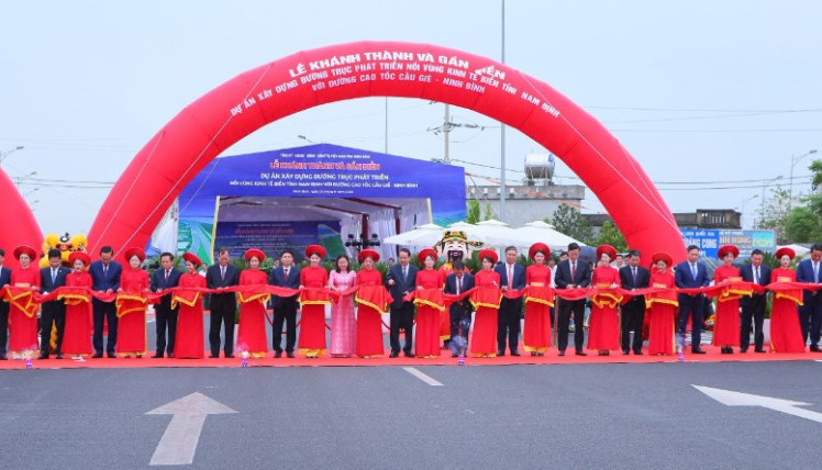 Tuyến đường 5.300 tỷ đi qua 3 huyện tỉnh Nam Định cũ nối với cao tốc đầu tiên của miền Bắc chính thức khánh thành- Ảnh 1.