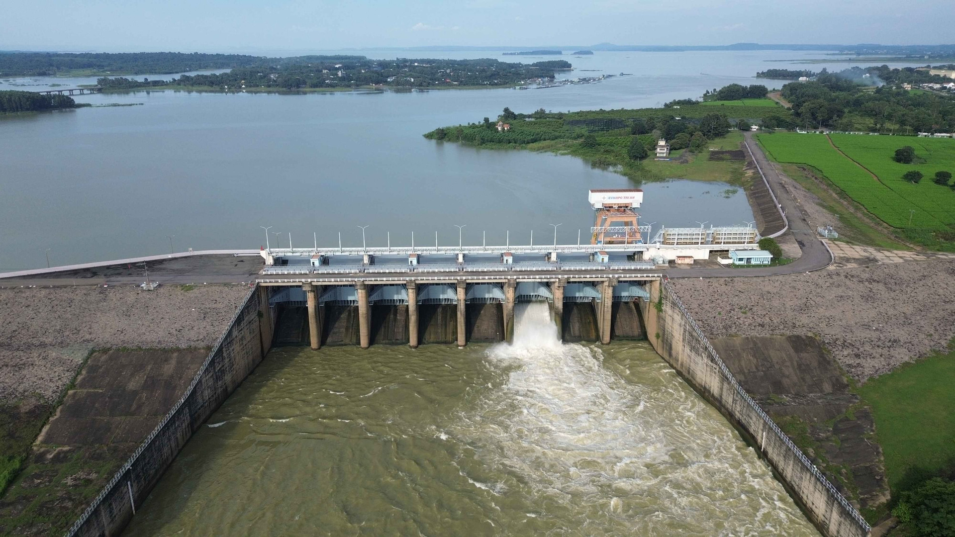 Nhà máy thủy điện hơn 30 năm tuổi lớn nhất miền Nam: Được in trên tiền giấy Việt Nam, chi 4.000 tỷ để ‘lên đời’- Ảnh 1.