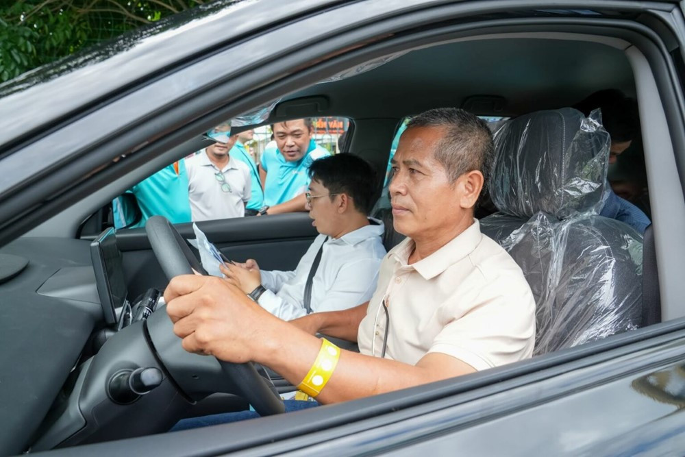 Hàng trăm người vừa quyết định ‘đầu quân’ cho Xanh SM - ảnh 1