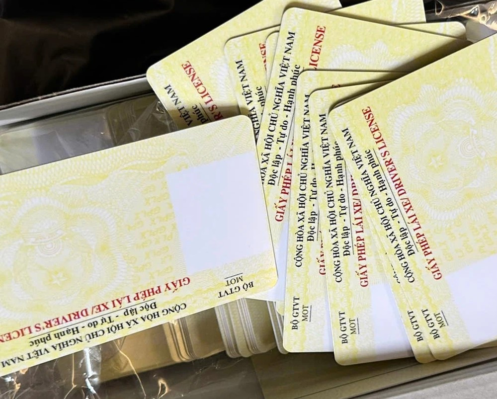 Khám xét, bắt giữ Phạm Văn Công, tịch thu 11 điện thoại, 6 CPU cùng chục nghìn tang vật liên quan - ảnh 1