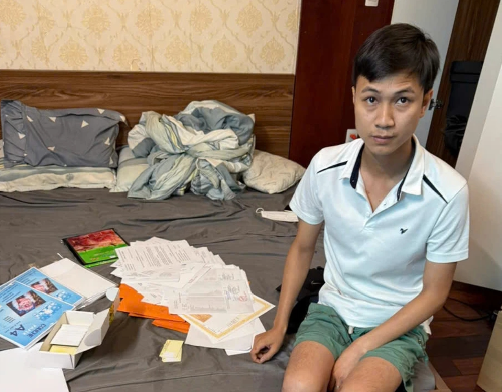 Khám xét, bắt giữ Phạm Văn Công, tịch thu 11 điện thoại, 6 CPU cùng chục nghìn tang vật liên quan - ảnh 3