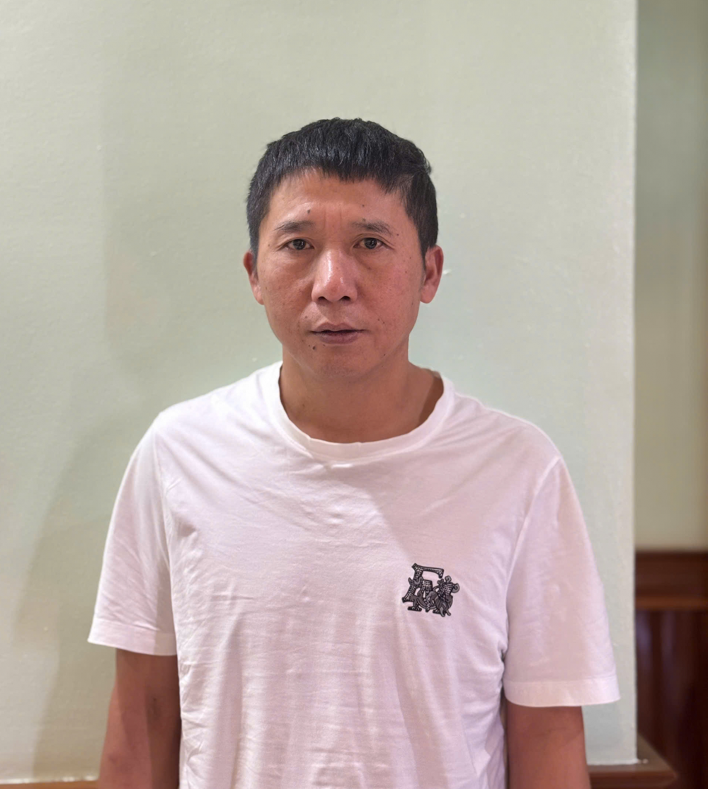 Bắt đối tượng truy nã đặc biệt nguy hiểm Viên Đông Binh và bàn giao cho Công an Trung Quốc - ảnh 1