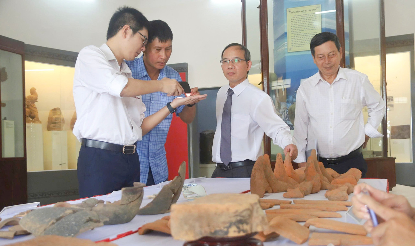 Những hiện vật được phát hiện trong quá trình khai quật. Ảnh: Trương Định bv10.jpg